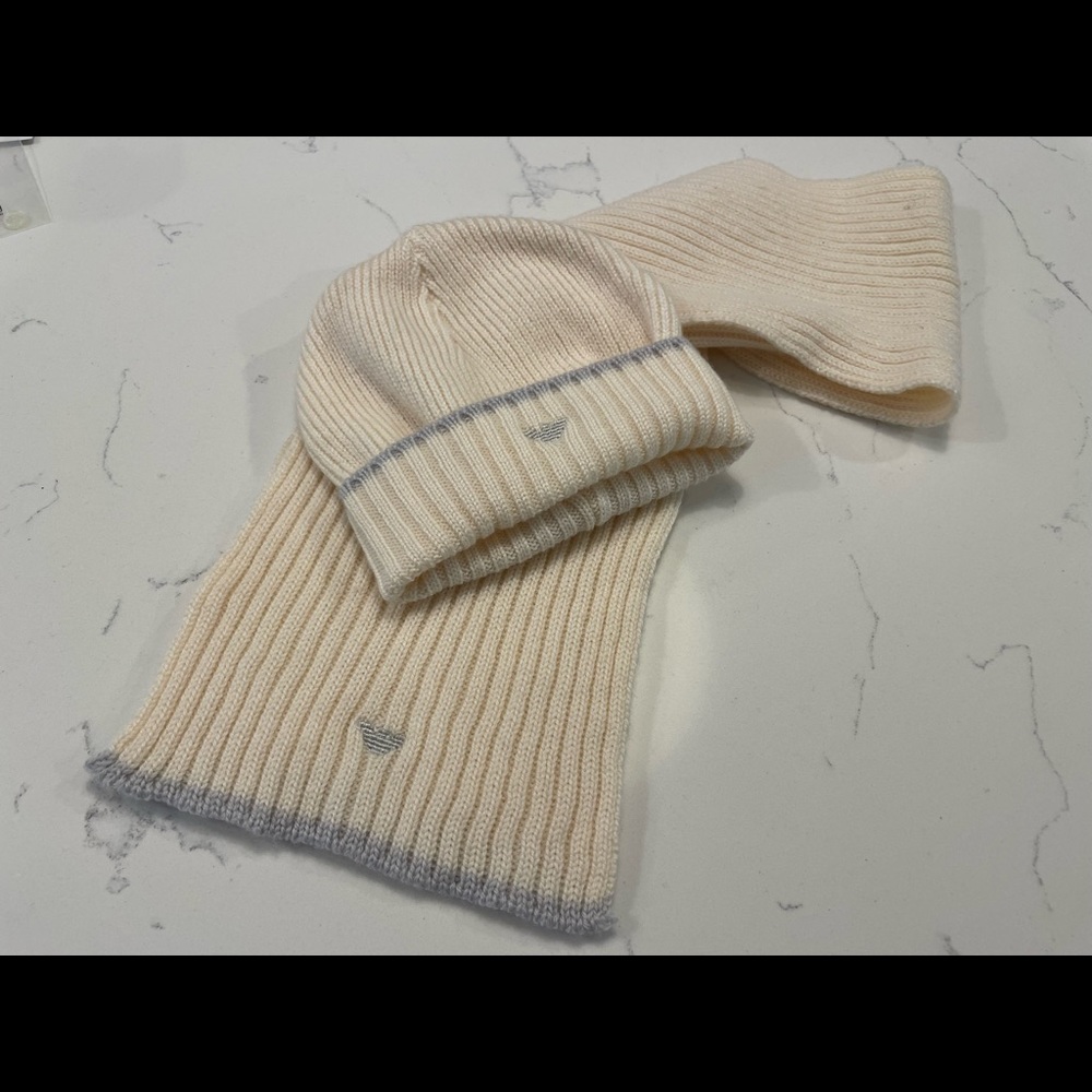 Armani baby wool beanie and scarf. Used but good condition.